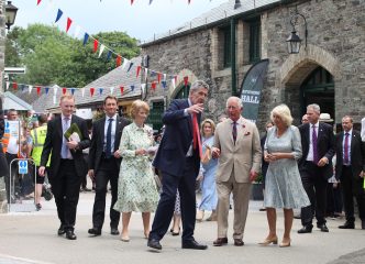Walking around the Pannier Market Surround